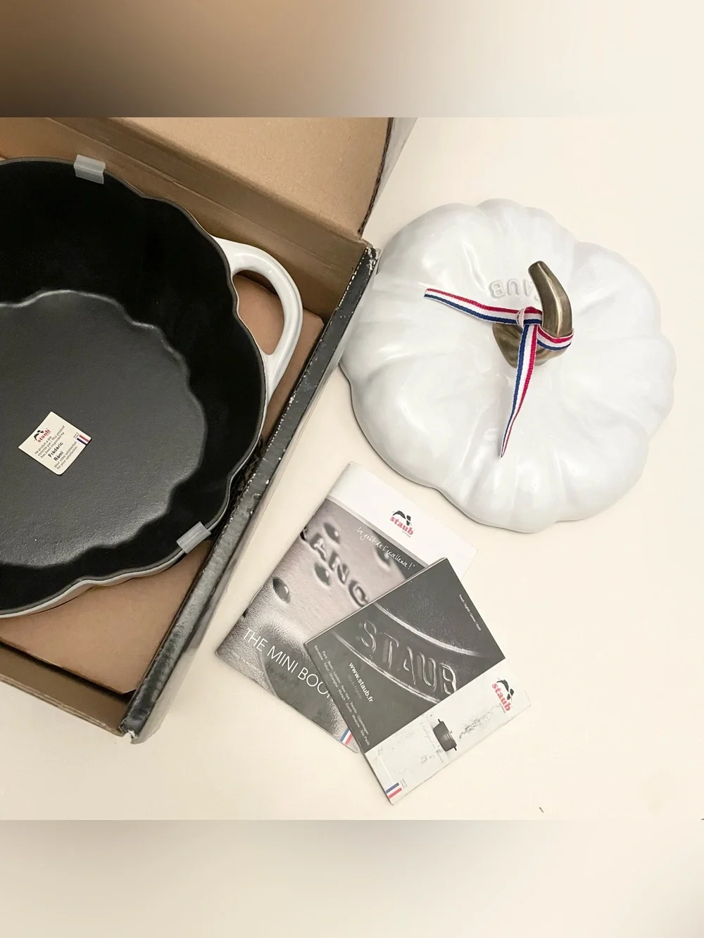 NIB Staub White Cast Iron Pumpkin Cocotte 3.5 Qt BRASS KNOB Discontinued
